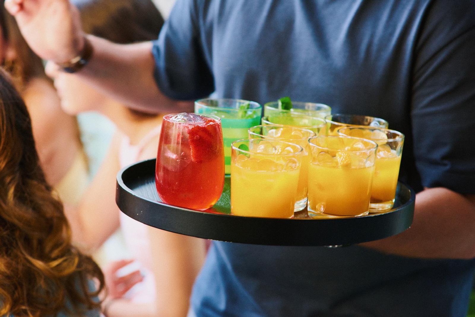 Bebidas preparadas e servidas com qualidade e atenção ao detalhe.