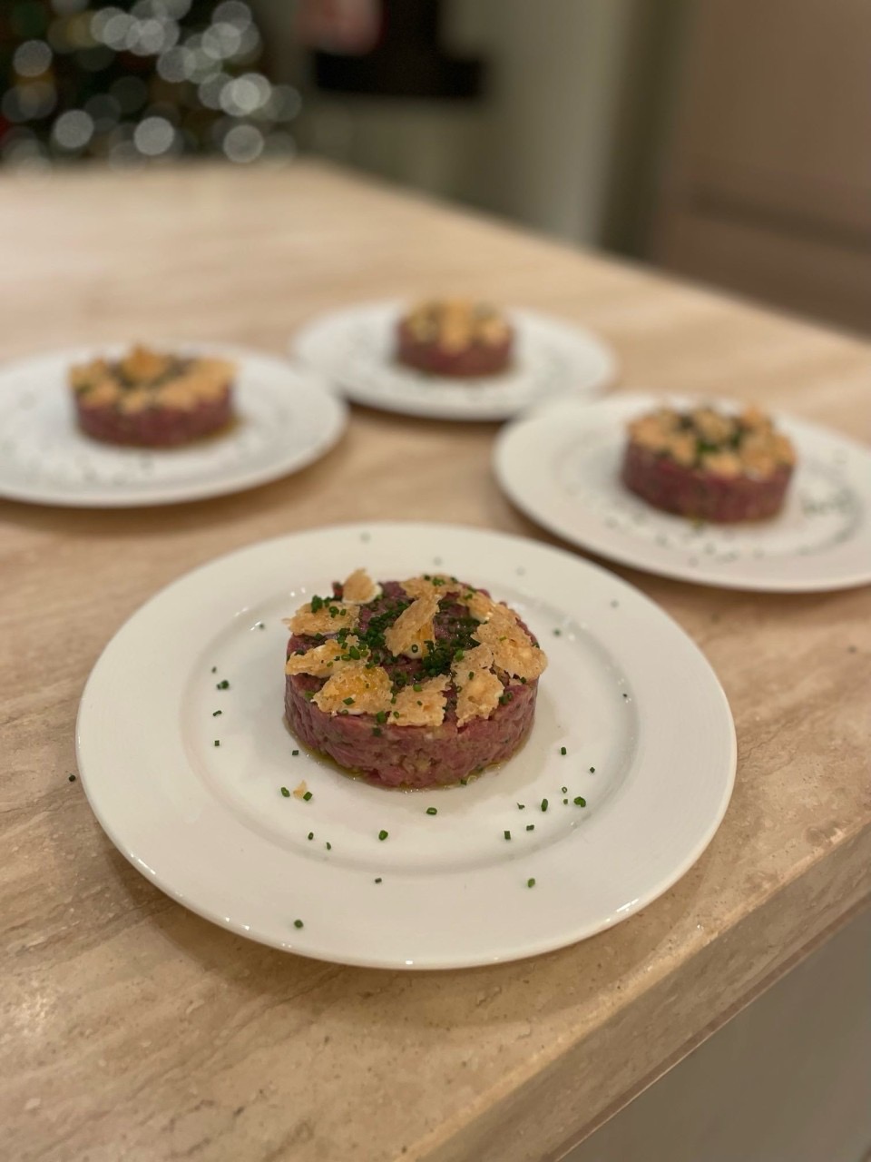 Bife tártaro preparado com rigor e atenção ao detalhe, por chef privado para jogador profissional Premier League